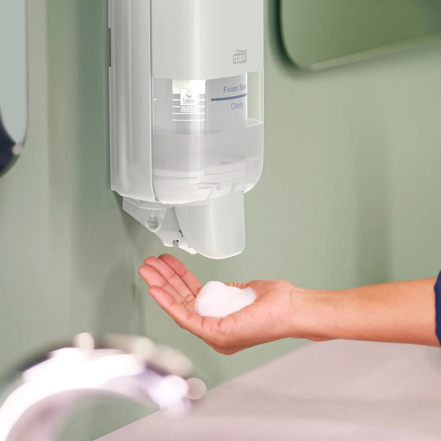 Tork Spender für Seifen- und Hautpflegeprodukte S4 1000 ml *NEUES DESIGN